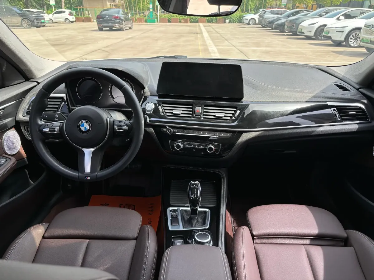 2021 BMW 1 Series 1.5T 140HP L3 7DCT,autocango,china used car exporter,china ev exporter,chinese used car exporter,chinese used ev exporter