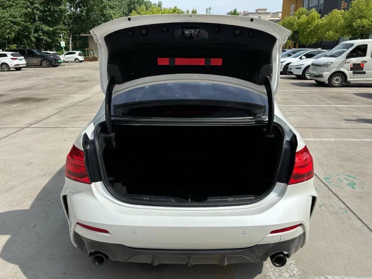 2021 BMW 1 Series 1.5T 140HP L3 7DCT,autocango,china used car exporter,china ev exporter,chinese used car exporter,chinese used ev exporter