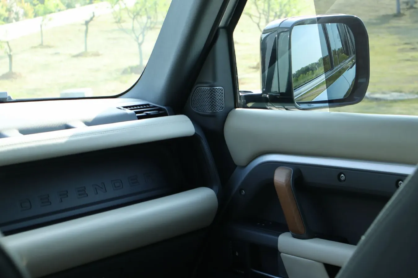 2021 Land Rover Defender 3.0T 400HP L6 8AT,autocango,china used car exporter,china ev exporter,chinese used car exporter,chinese used ev exporter