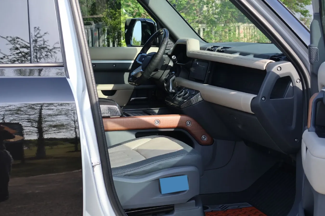 2021 Land Rover Defender 3.0T 400HP L6 8AT,autocango,china used car exporter,china ev exporter,chinese used car exporter,chinese used ev exporter