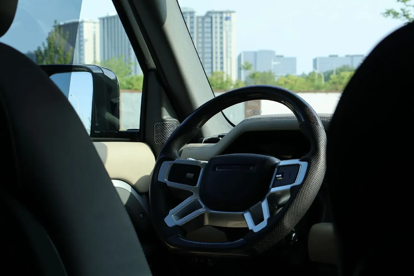 2021 Land Rover Defender 3.0T 400HP L6 8AT,autocango,china used car exporter,china ev exporter,chinese used car exporter,chinese used ev exporter