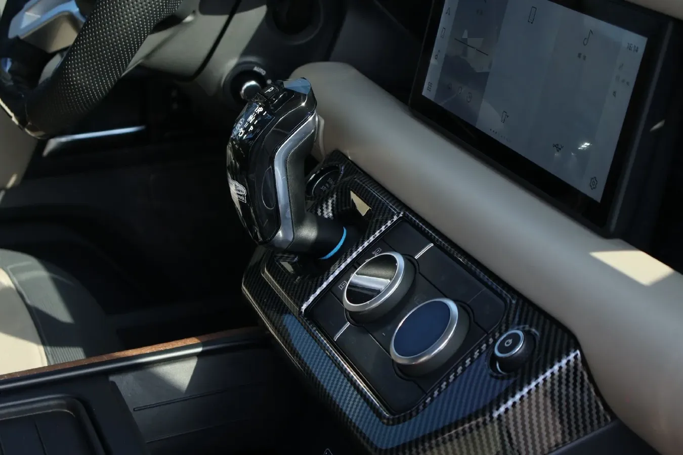 2021 Land Rover Defender 3.0T 400HP L6 8AT,autocango,china used car exporter,china ev exporter,chinese used car exporter,chinese used ev exporter