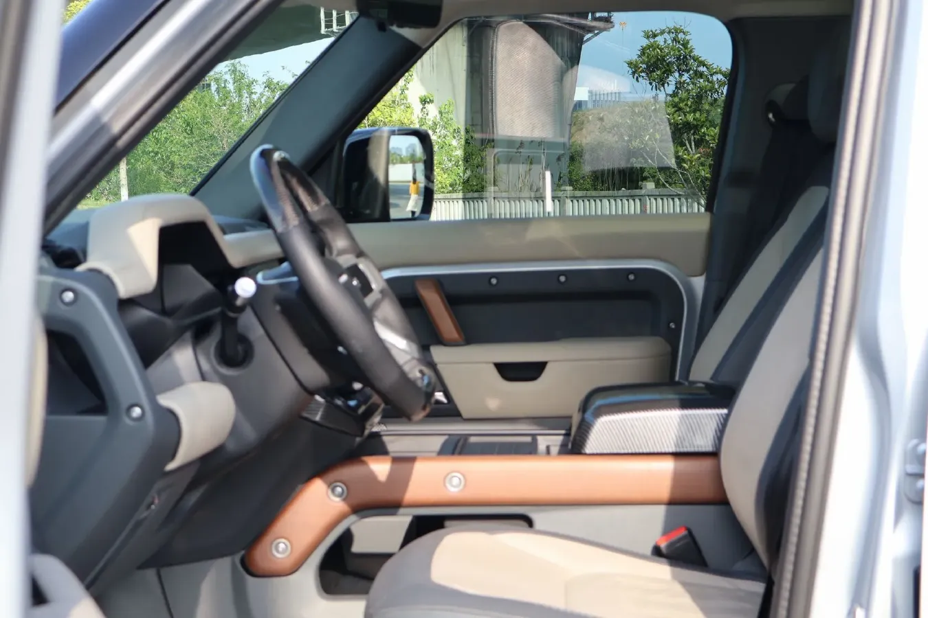 2021 Land Rover Defender 3.0T 400HP L6 8AT,autocango,china used car exporter,china ev exporter,chinese used car exporter,chinese used ev exporter