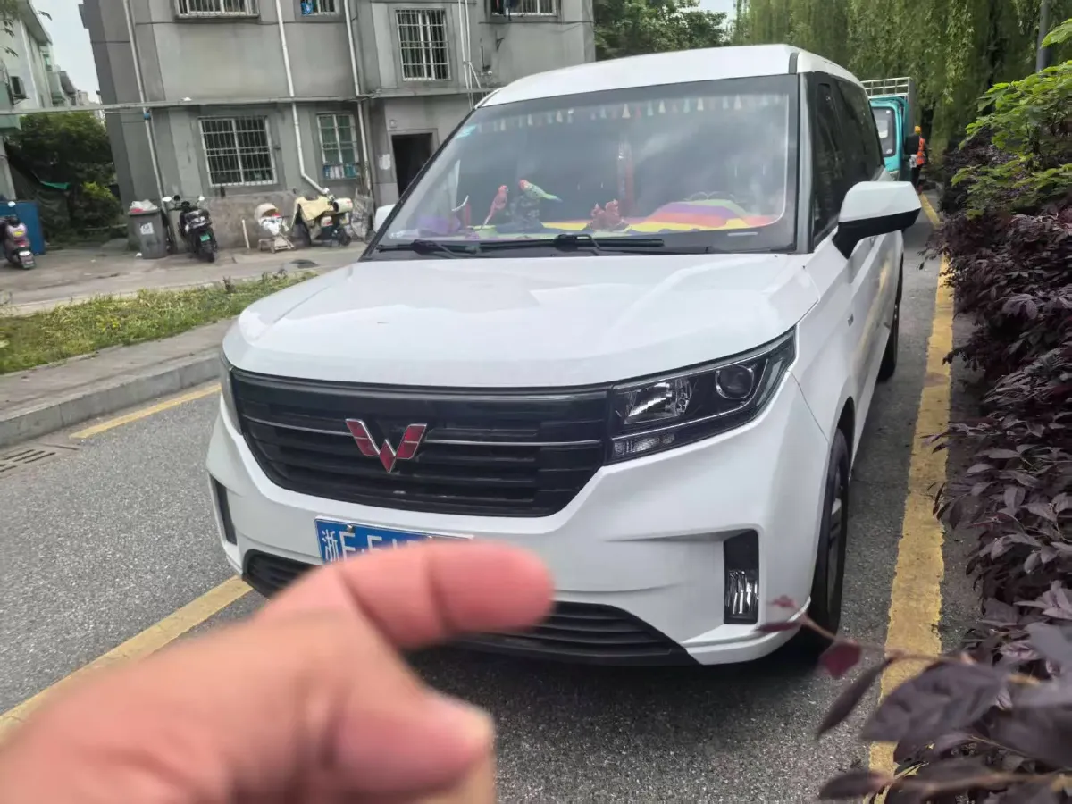 2021 WuLing ZhengChen 1.5T 147HP L4 6MT,autocango,china used car exporter,china ev exporter,chinese used car exporter,chinese used ev exporter
