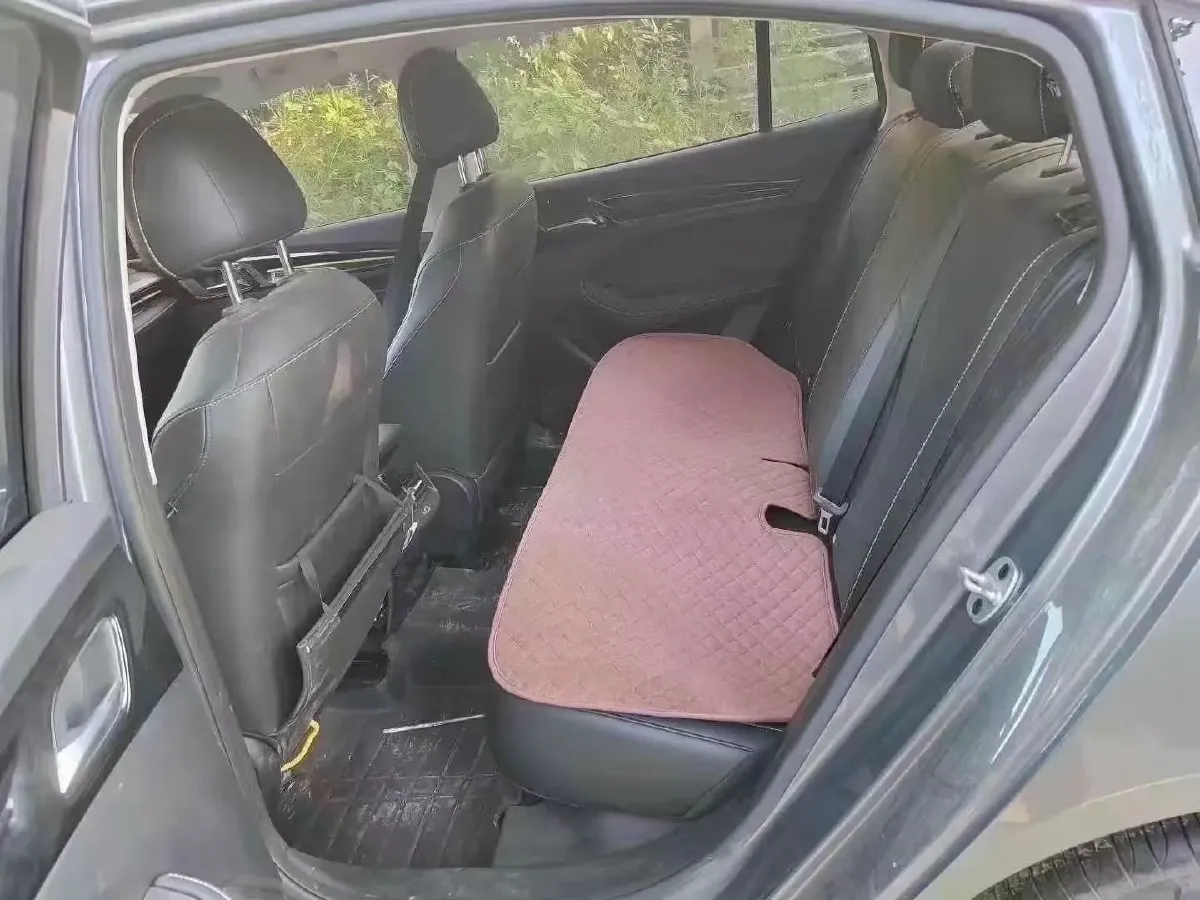 2021 Roewe i5 1.5L 120HP L4 CVT,autocango,china used car exporter,china ev exporter,chinese used car exporter,chinese used ev exporter