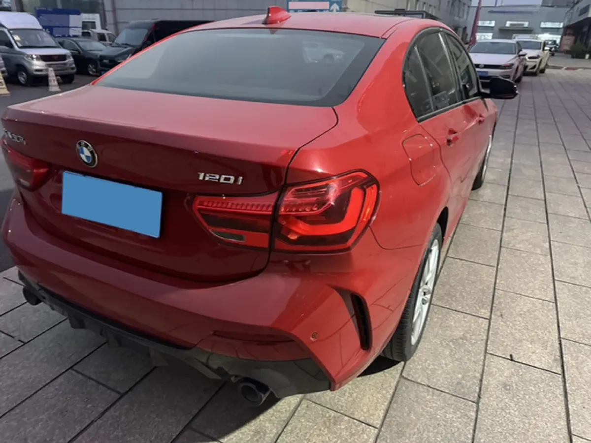 2022 BMW 1 Series 1.5T 140HP L3 7DCT,autocango,china used car exporter,china ev exporter,chinese used car exporter,chinese used ev exporter