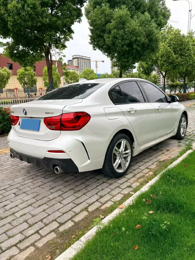 2020 BMW 1 Series 1.5T 140HP L3 7DCT,autocango,china used car exporter,china ev exporter,chinese used car exporter,chinese used ev exporter
