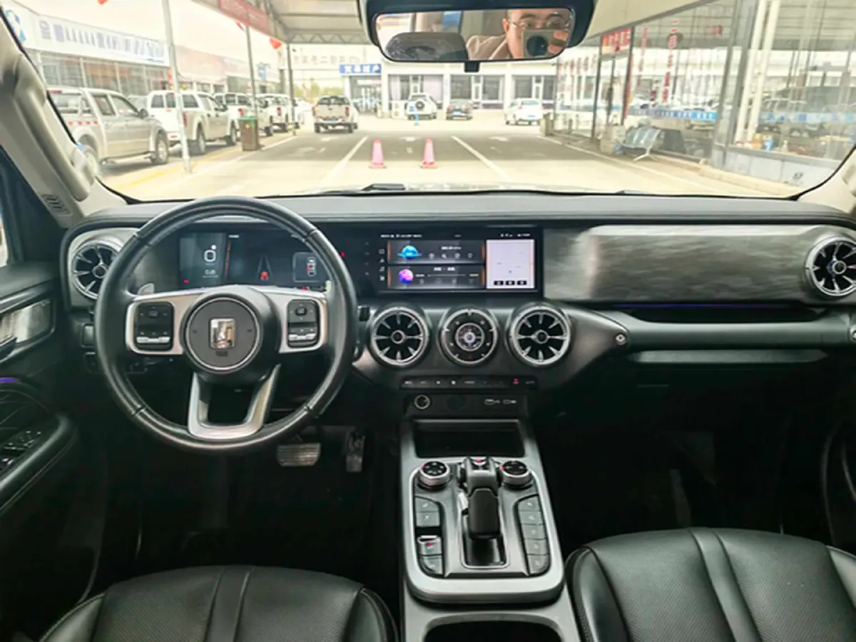 2023 Tank 300 2.0T 227HP L4 8AT,autocango,china used car exporter,china ev exporter,chinese used car exporter,chinese used ev exporter