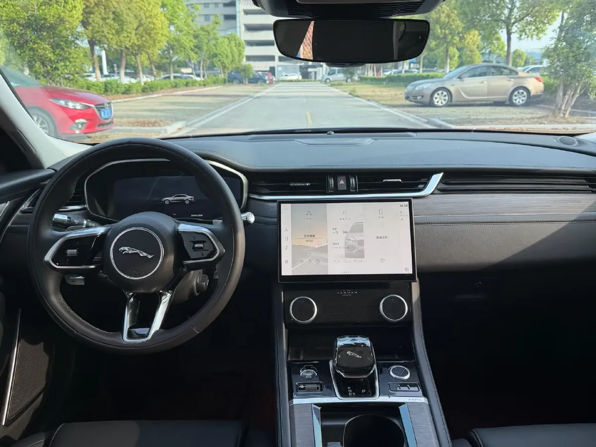 2021 Jaguar XFL 2.0T 200HP L4 8AT,autocango,china used car exporter,china ev exporter,chinese used car exporter,chinese used ev exporter