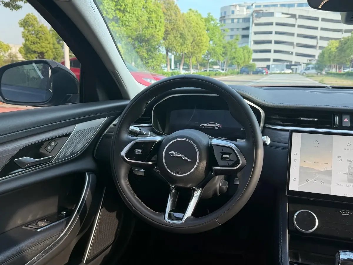 2021 Jaguar XFL 2.0T 200HP L4 8AT,autocango,china used car exporter,china ev exporter,chinese used car exporter,chinese used ev exporter