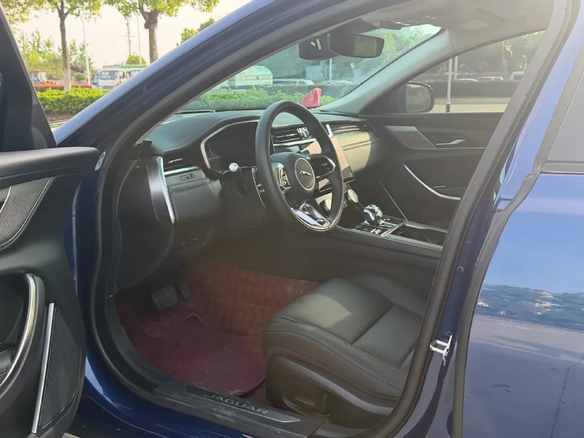 2021 Jaguar XFL 2.0T 200HP L4 8AT,autocango,china used car exporter,china ev exporter,chinese used car exporter,chinese used ev exporter