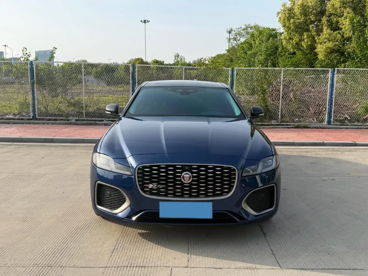 2021 Jaguar XFL 2.0T 200HP L4 8AT,autocango,china used car exporter,china ev exporter,chinese used car exporter,chinese used ev exporter