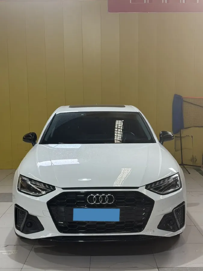 2022 Audi A4L 2.0T 190HP L4 7DCT,autocango,china used car exporter,china ev exporter,chinese used car exporter,chinese used ev exporter