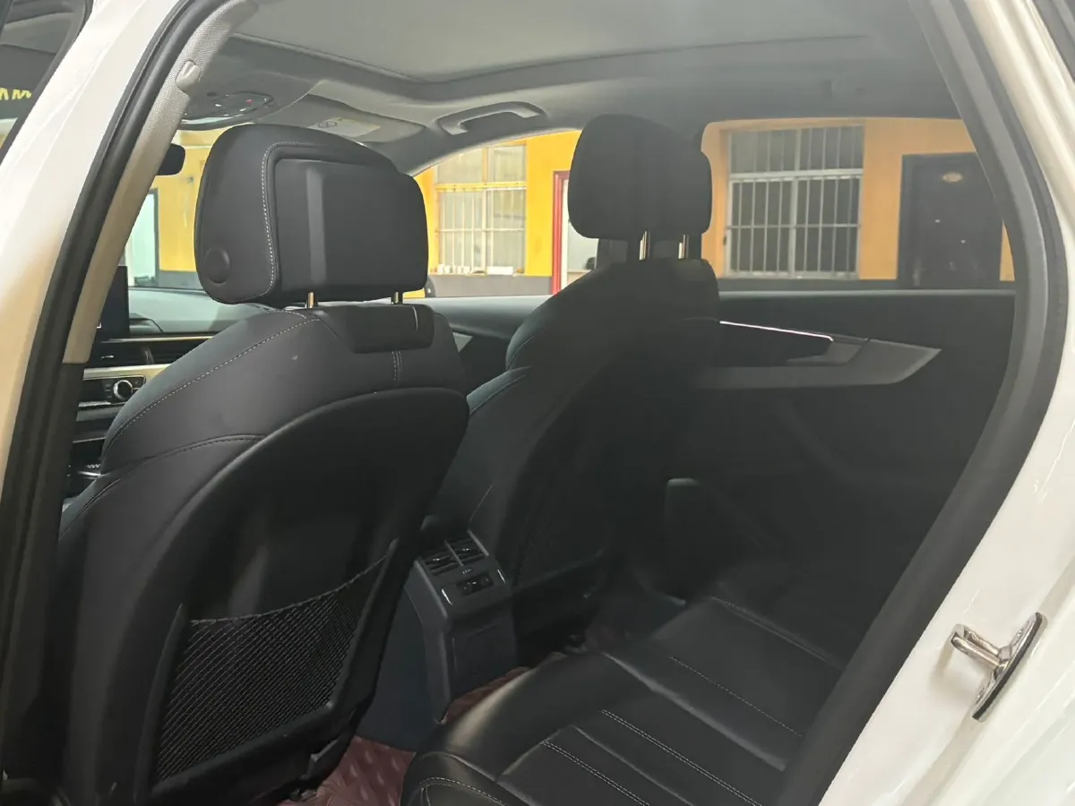 2022 Audi A4L 2.0T 190HP L4 7DCT,autocango,china used car exporter,china ev exporter,chinese used car exporter,chinese used ev exporter