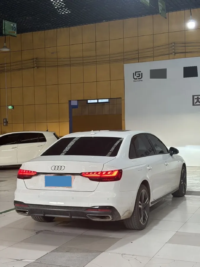 2022 Audi A4L 2.0T 190HP L4 7DCT,autocango,china used car exporter,china ev exporter,chinese used car exporter,chinese used ev exporter