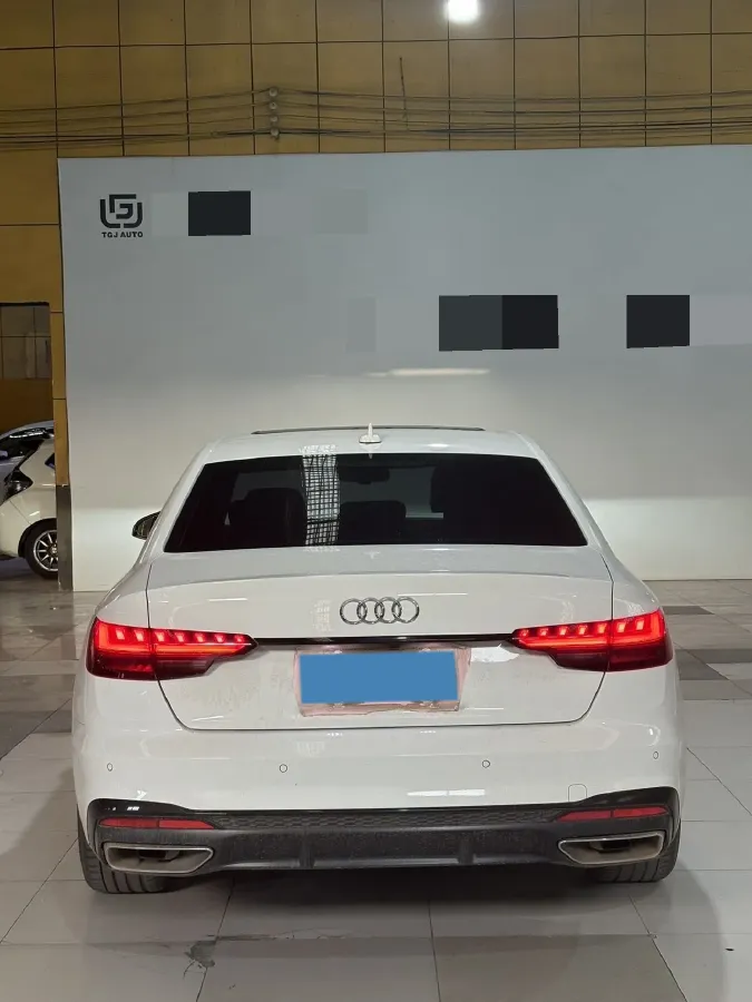 2022 Audi A4L 2.0T 190HP L4 7DCT,autocango,china used car exporter,china ev exporter,chinese used car exporter,chinese used ev exporter