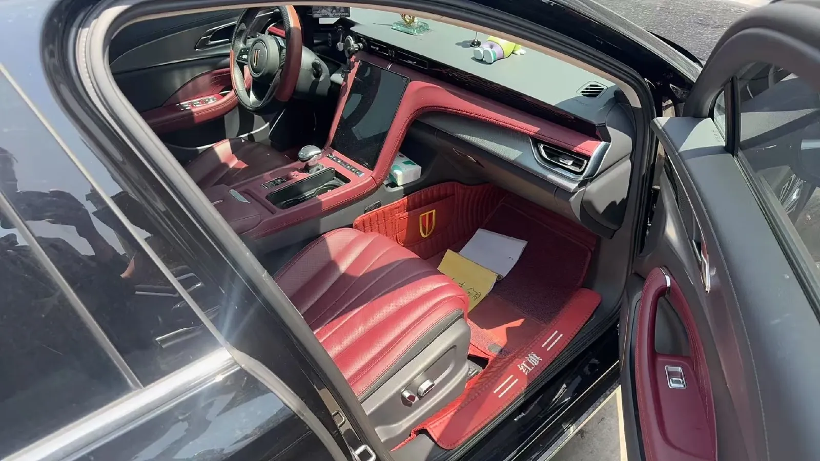 2023 HongQi H5 2.0T 224HP L4 8AT,autocango,china used car exporter,china ev exporter,chinese used car exporter,chinese used ev exporter