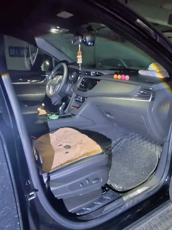 2023 Cadillac XT5 2.0T 237HP L4 9AT,autocango,china used car exporter,china ev exporter,chinese used car exporter,chinese used ev exporter