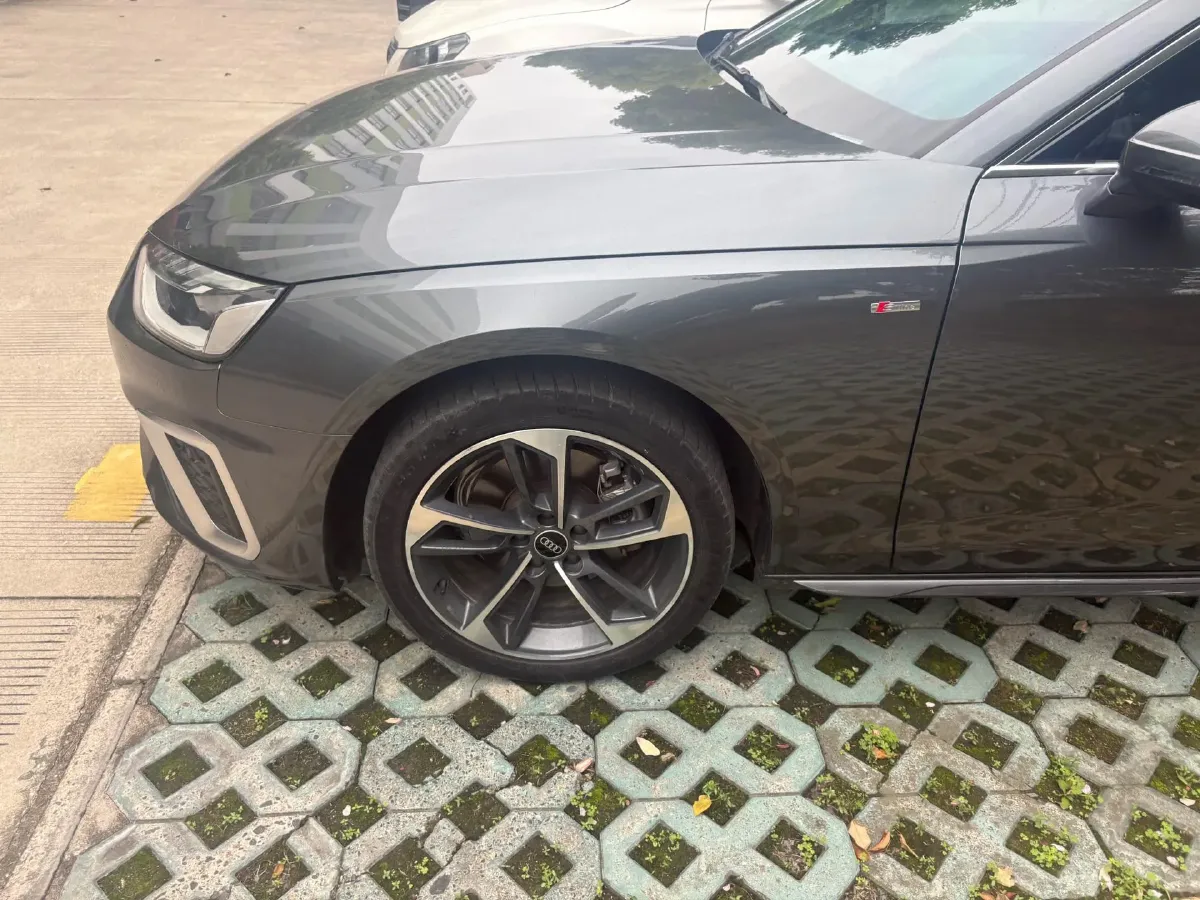 2023 Audi A4L 2.0T 190HP L4 7DCT,autocango,china used car exporter,china ev exporter,chinese used car exporter,chinese used ev exporter