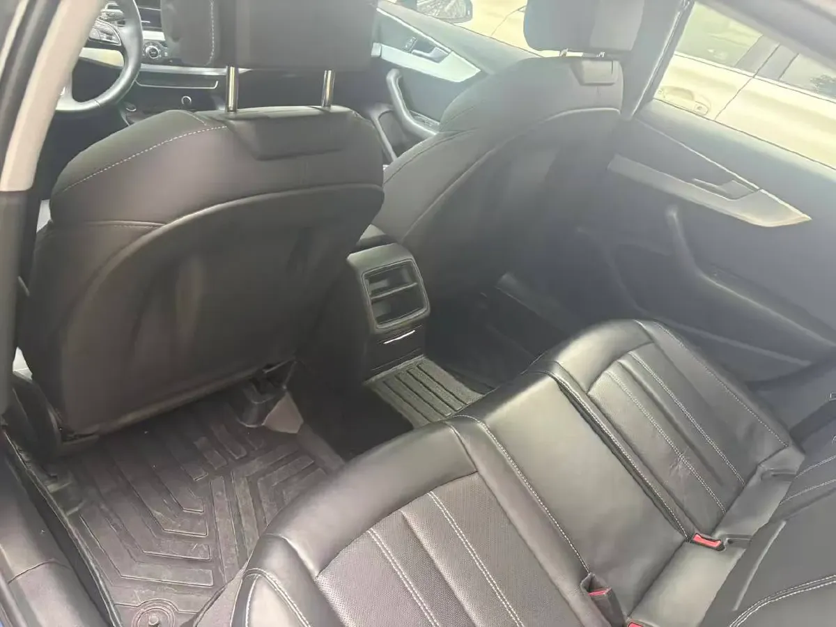 2023 Audi A4L 2.0T 190HP L4 7DCT,autocango,china used car exporter,china ev exporter,chinese used car exporter,chinese used ev exporter