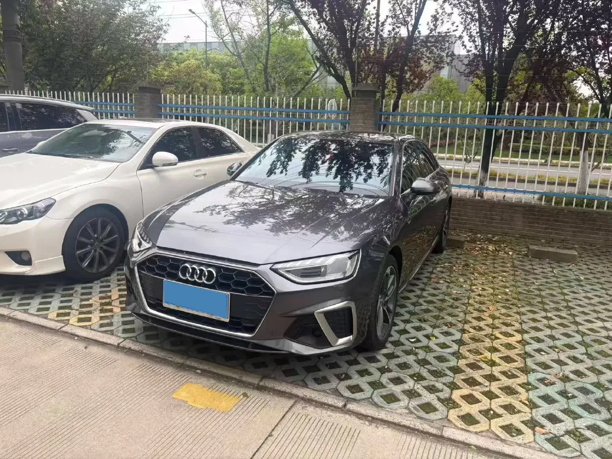 2023 Audi A4L 2.0T 190HP L4 7DCT,autocango,china used car exporter,china ev exporter,chinese used car exporter,chinese used ev exporter