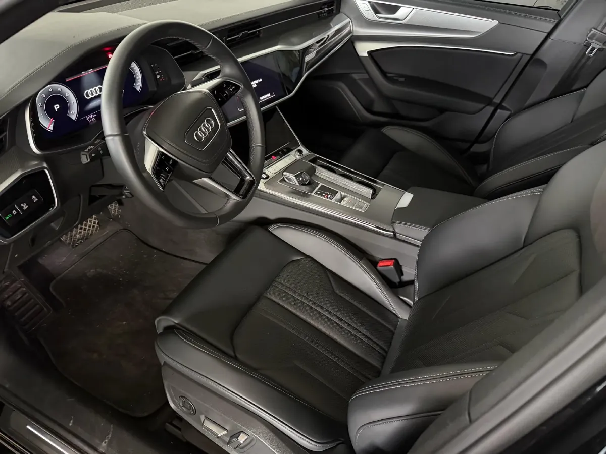 2025 Audi A6L 2.0T 190HP L4 7DCT,autocango,china used car exporter,china ev exporter,chinese used car exporter,chinese used ev exporter