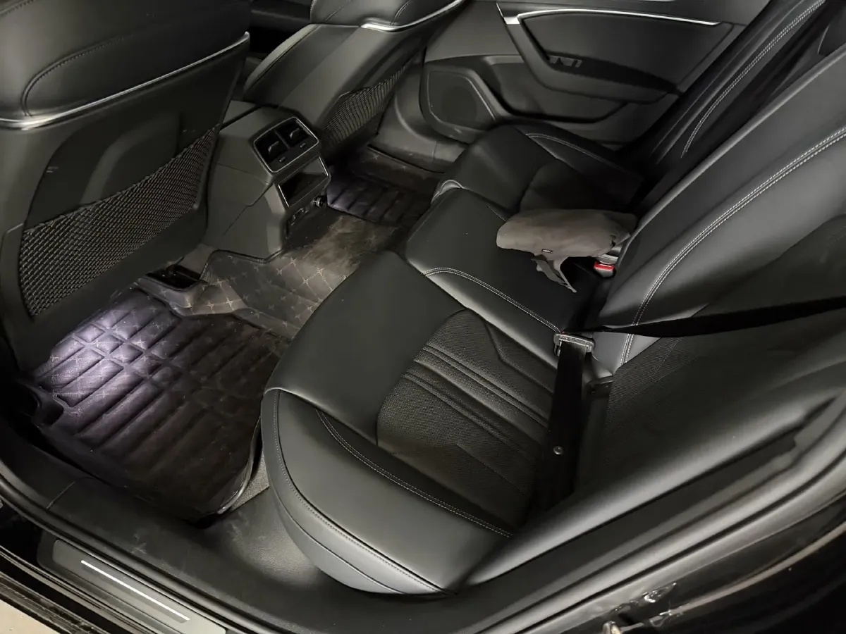 2025 Audi A6L 2.0T 190HP L4 7DCT,autocango,china used car exporter,china ev exporter,chinese used car exporter,chinese used ev exporter