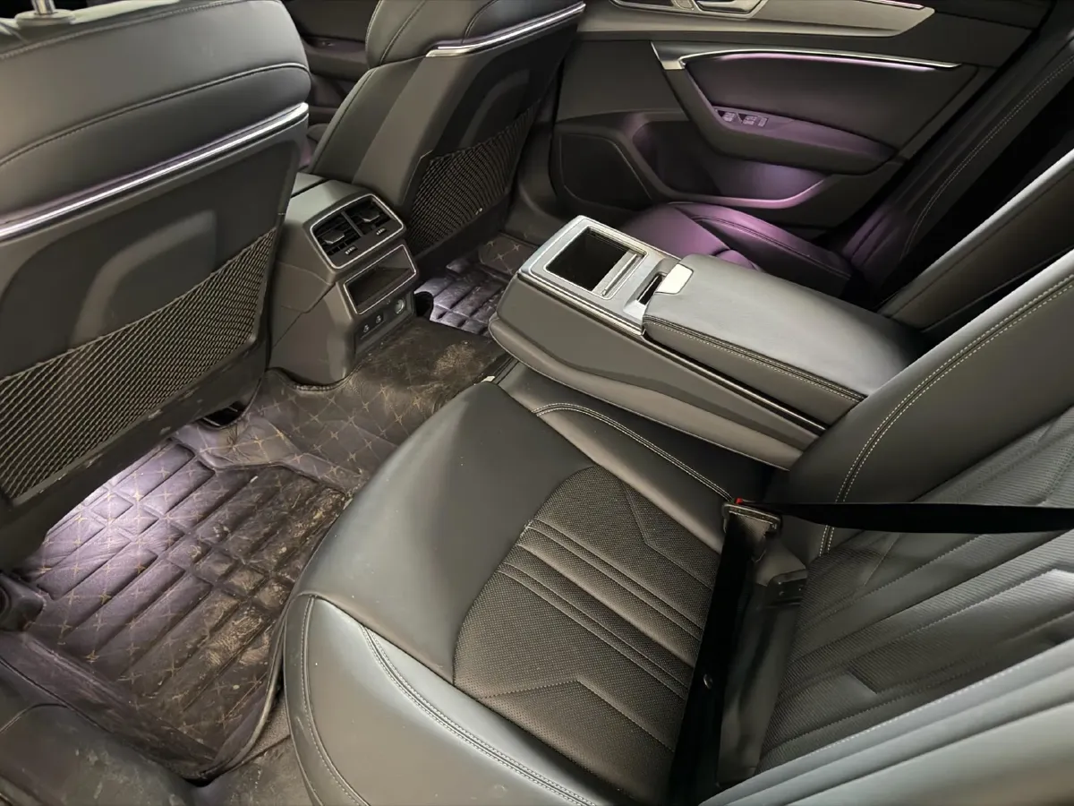 2025 Audi A6L 2.0T 190HP L4 7DCT,autocango,china used car exporter,china ev exporter,chinese used car exporter,chinese used ev exporter