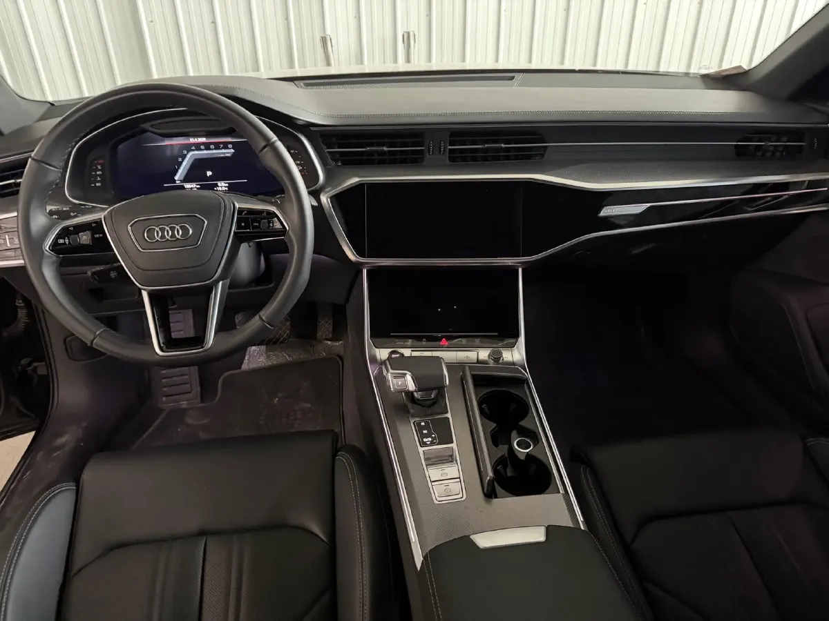 2025 Audi A6L 2.0T 190HP L4 7DCT,autocango,china used car exporter,china ev exporter,chinese used car exporter,chinese used ev exporter