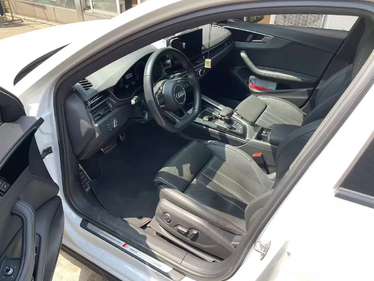 2023 Audi A4L 2.0T 190HP L4 7DCT,autocango,china used car exporter,china ev exporter,chinese used car exporter,chinese used ev exporter