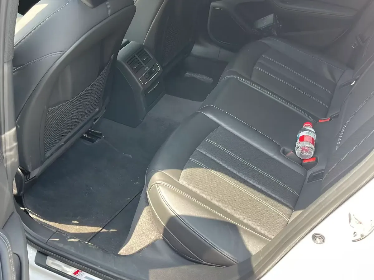 2023 Audi A4L 2.0T 190HP L4 7DCT,autocango,china used car exporter,china ev exporter,chinese used car exporter,chinese used ev exporter