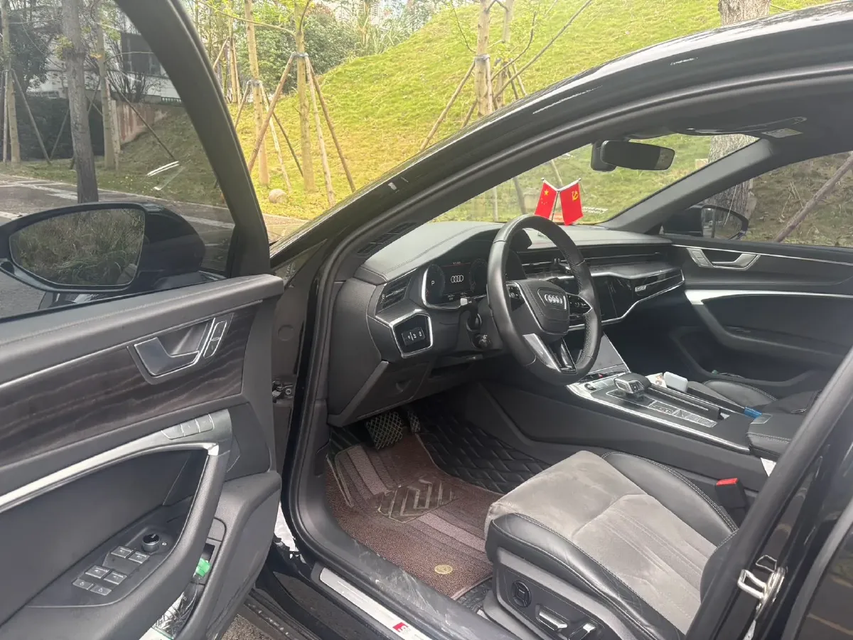 2024 Audi A6L 2.0T 245HP L4 7DCT,autocango,china used car exporter,china ev exporter,chinese used car exporter,chinese used ev exporter