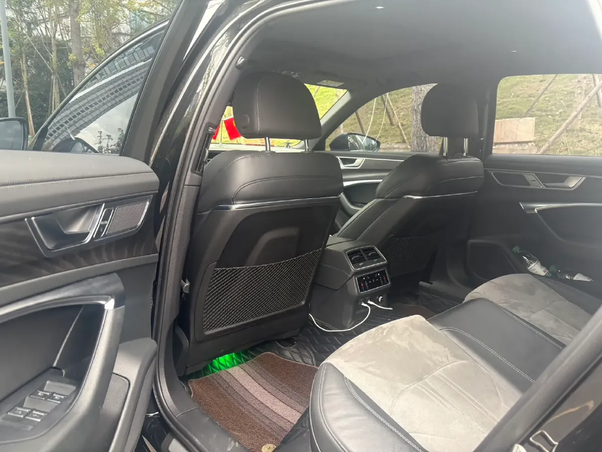 2024 Audi A6L 2.0T 245HP L4 7DCT,autocango,china used car exporter,china ev exporter,chinese used car exporter,chinese used ev exporter