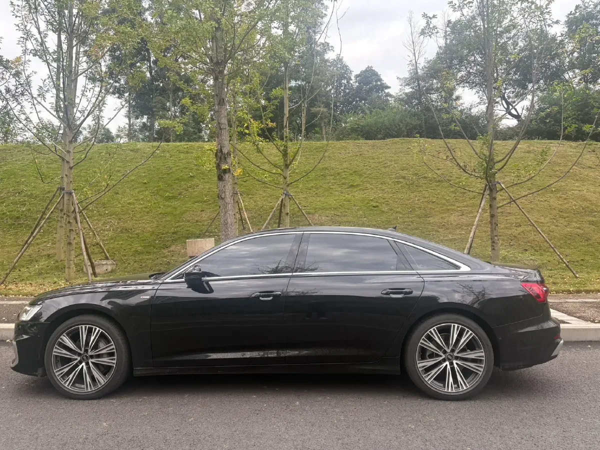 2024 Audi A6L 2.0T 245HP L4 7DCT,autocango,china used car exporter,china ev exporter,chinese used car exporter,chinese used ev exporter