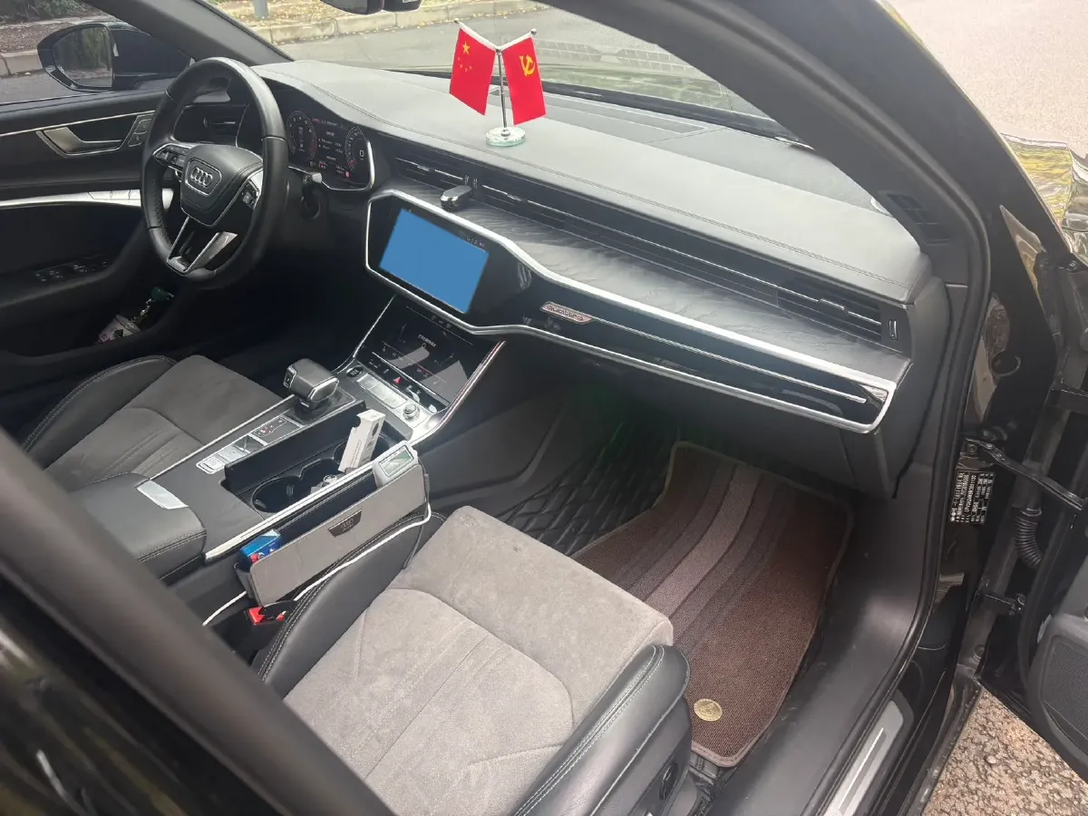 2024 Audi A6L 2.0T 245HP L4 7DCT,autocango,china used car exporter,china ev exporter,chinese used car exporter,chinese used ev exporter