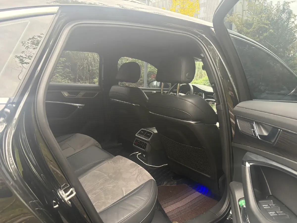 2024 Audi A6L 2.0T 245HP L4 7DCT,autocango,china used car exporter,china ev exporter,chinese used car exporter,chinese used ev exporter