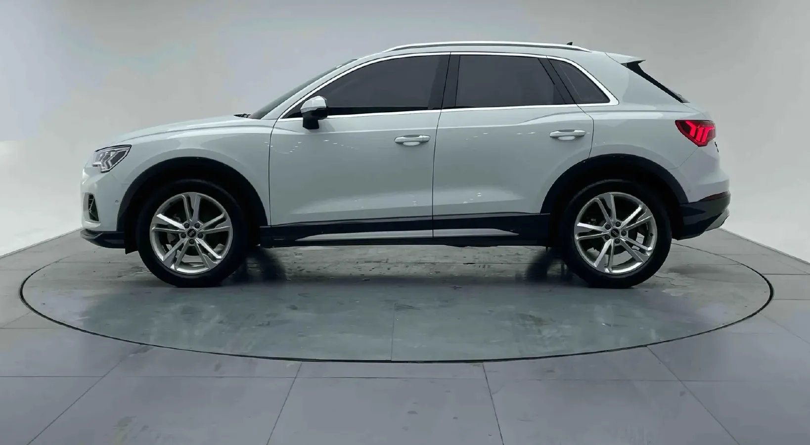 2022 Audi Q3 1.4T 150HP L4 7DCT,autocango,china used car exporter,china ev exporter,chinese used car exporter,chinese used ev exporter