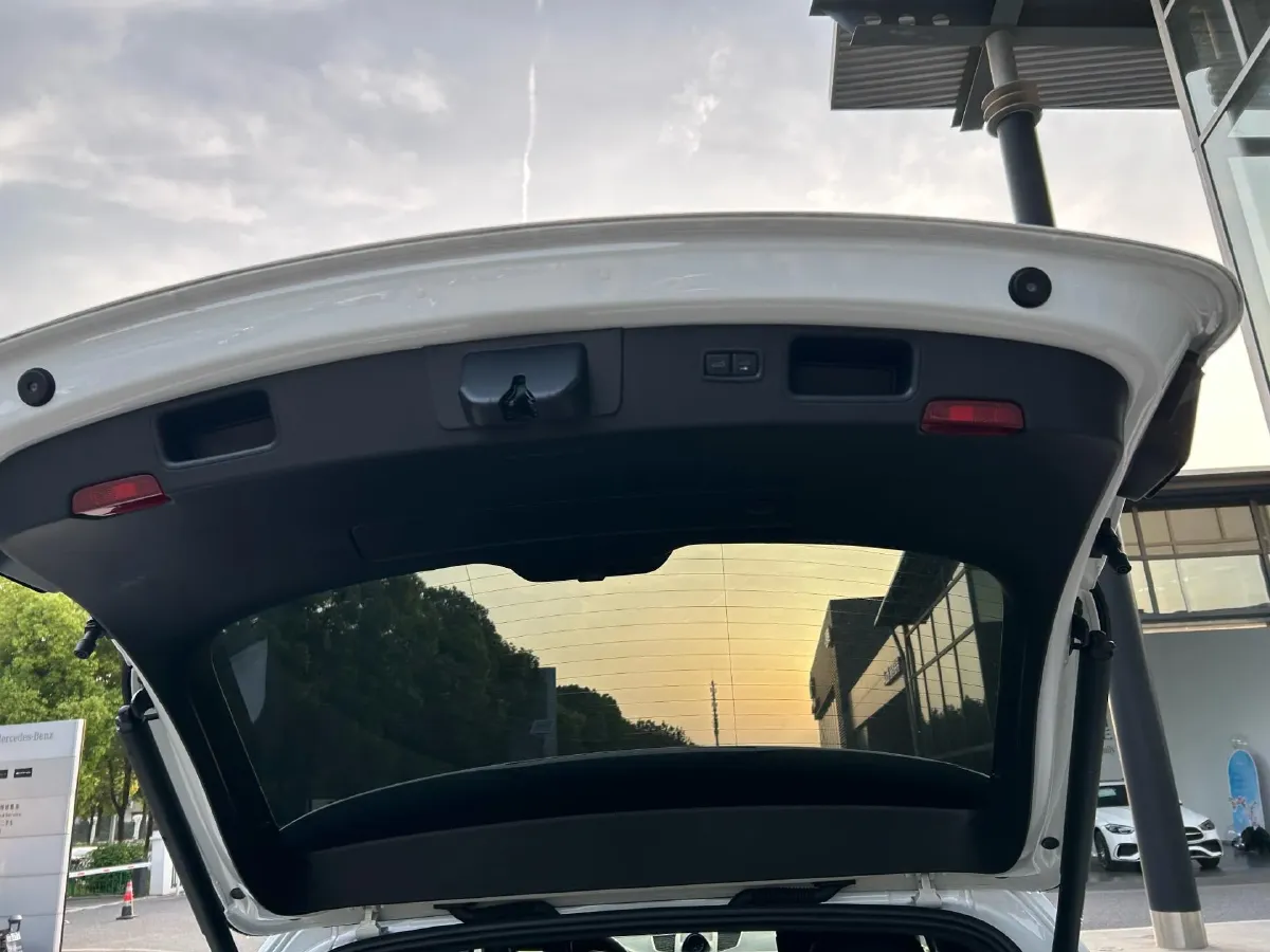 2023 Porsche Macan 2.0T 265HP L4 7DCT,autocango,china used car exporter,china ev exporter,chinese used car exporter,chinese used ev exporter