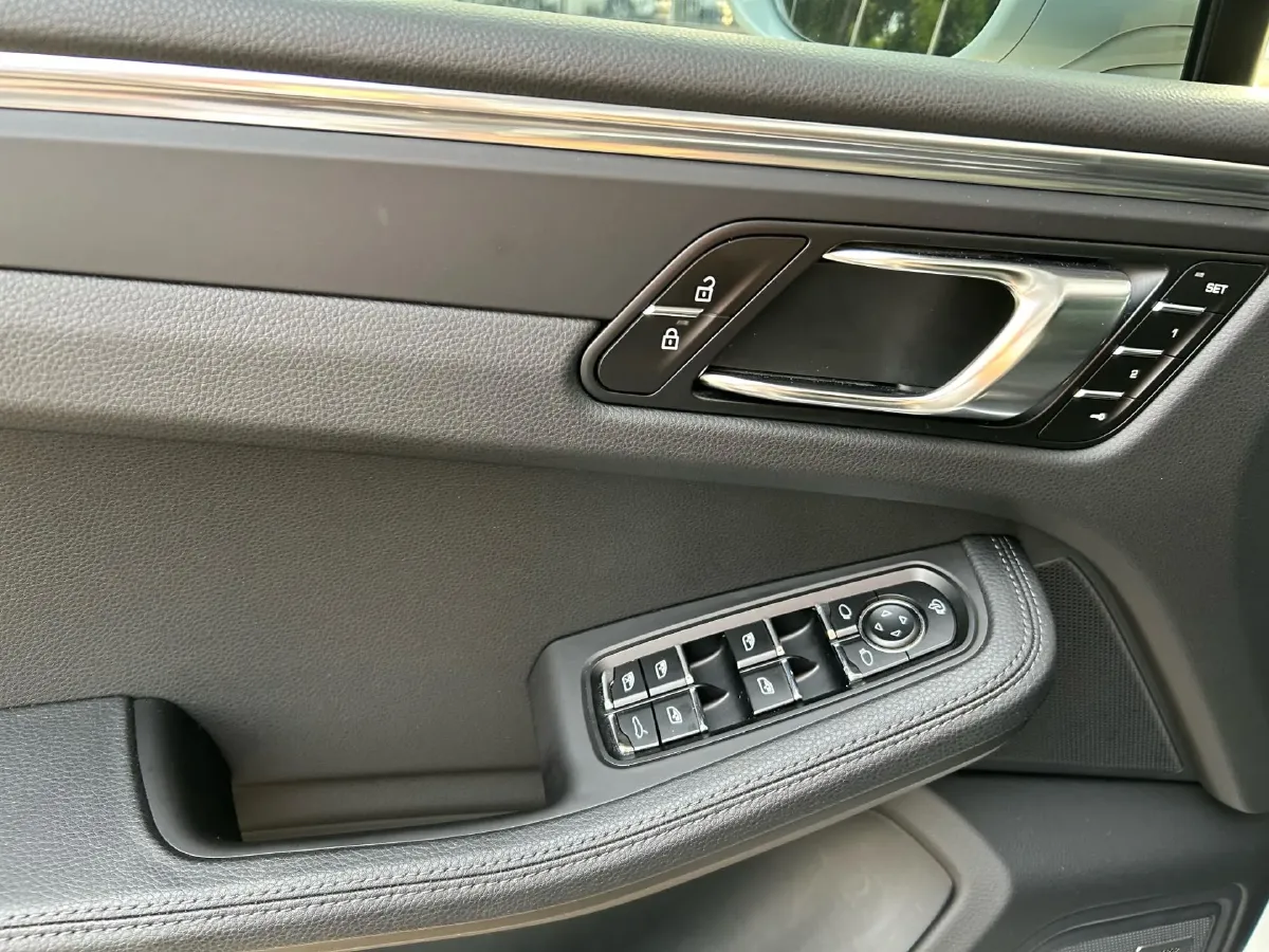 2023 Porsche Macan 2.0T 265HP L4 7DCT,autocango,china used car exporter,china ev exporter,chinese used car exporter,chinese used ev exporter