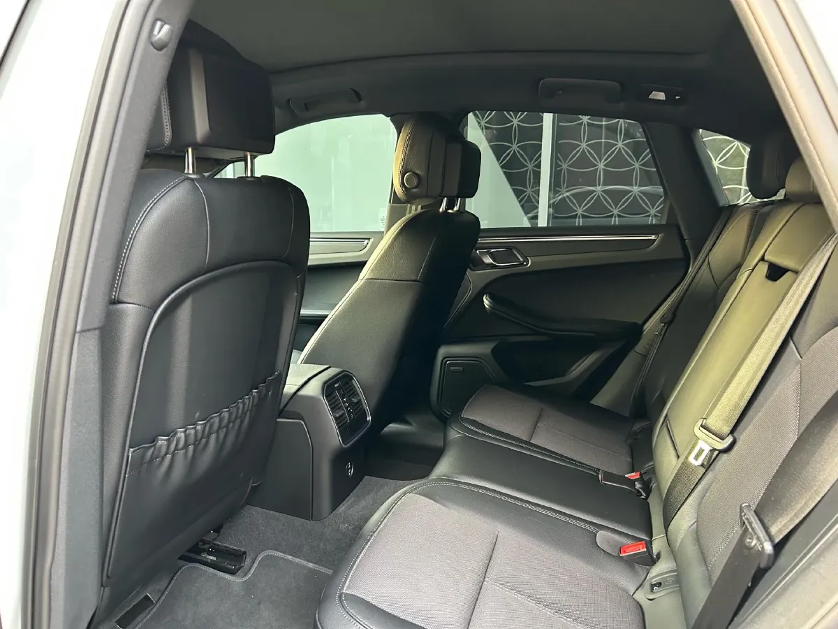 2023 Porsche Macan 2.0T 265HP L4 7DCT,autocango,china used car exporter,china ev exporter,chinese used car exporter,chinese used ev exporter