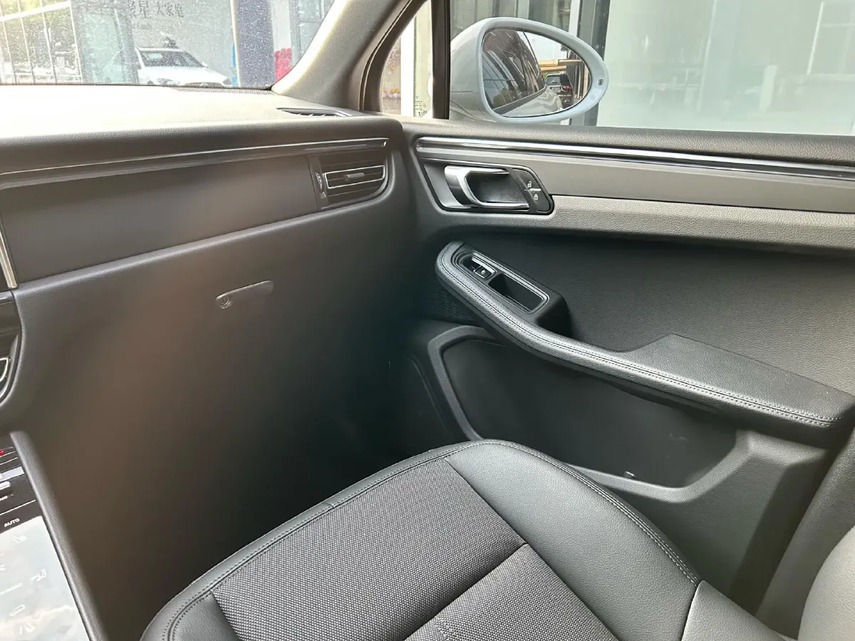 2023 Porsche Macan 2.0T 265HP L4 7DCT,autocango,china used car exporter,china ev exporter,chinese used car exporter,chinese used ev exporter