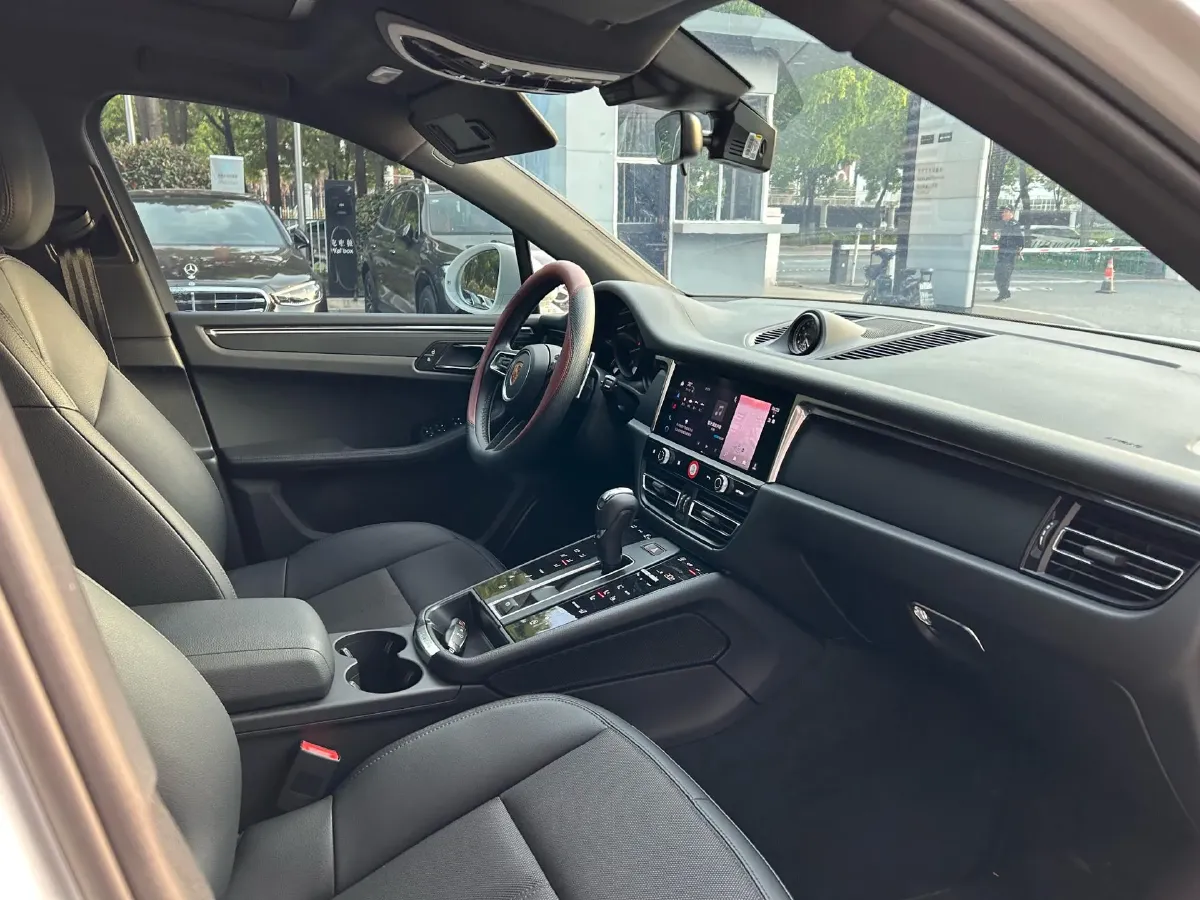 2023 Porsche Macan 2.0T 265HP L4 7DCT,autocango,china used car exporter,china ev exporter,chinese used car exporter,chinese used ev exporter