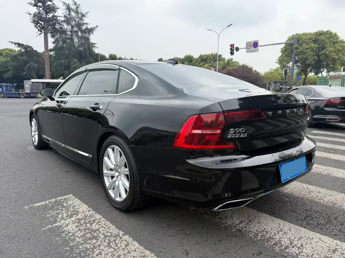 2020 Volvo S90 2.0T 254HP L4 8AT,autocango,china used car exporter,china ev exporter,chinese used car exporter,chinese used ev exporter