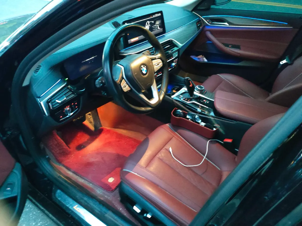 2022 BMW 5 Series 2.0T 252HP L4 8AT,autocango,china used car exporter,china ev exporter,chinese used car exporter,chinese used ev exporter