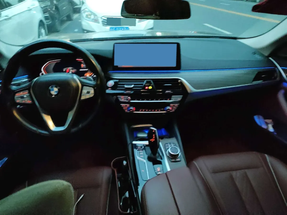 2022 BMW 5 Series 2.0T 252HP L4 8AT,autocango,china used car exporter,china ev exporter,chinese used car exporter,chinese used ev exporter