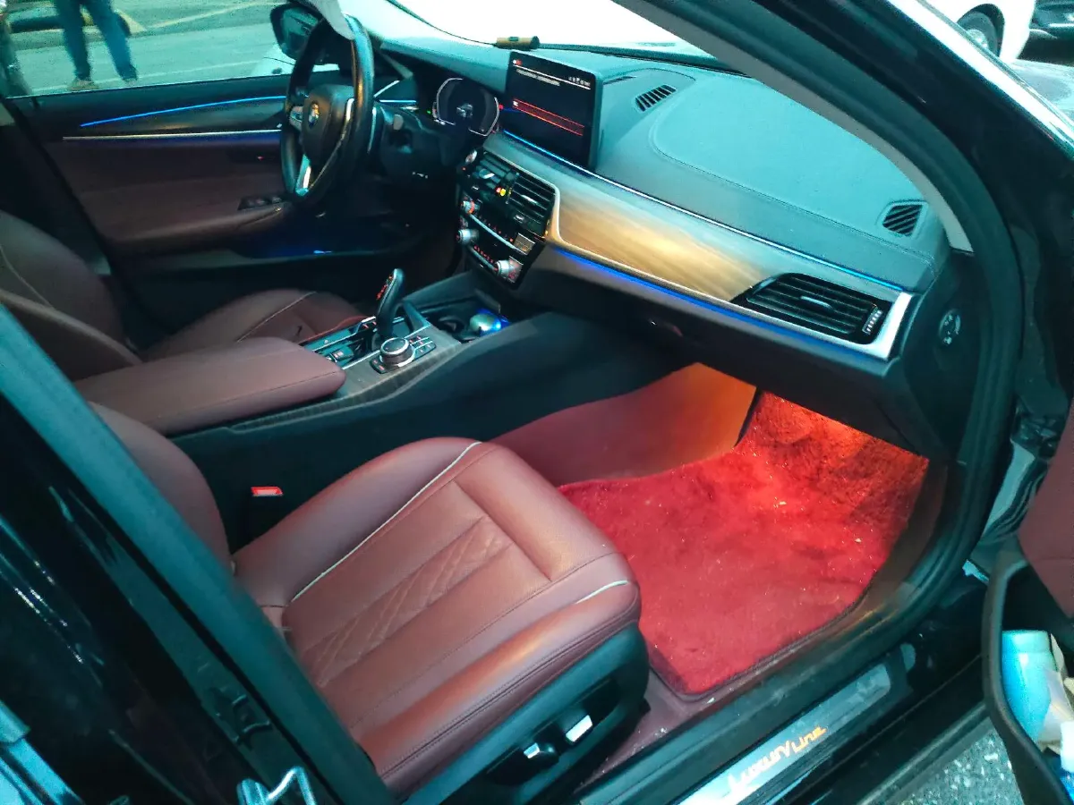 2022 BMW 5 Series 2.0T 252HP L4 8AT,autocango,china used car exporter,china ev exporter,chinese used car exporter,chinese used ev exporter