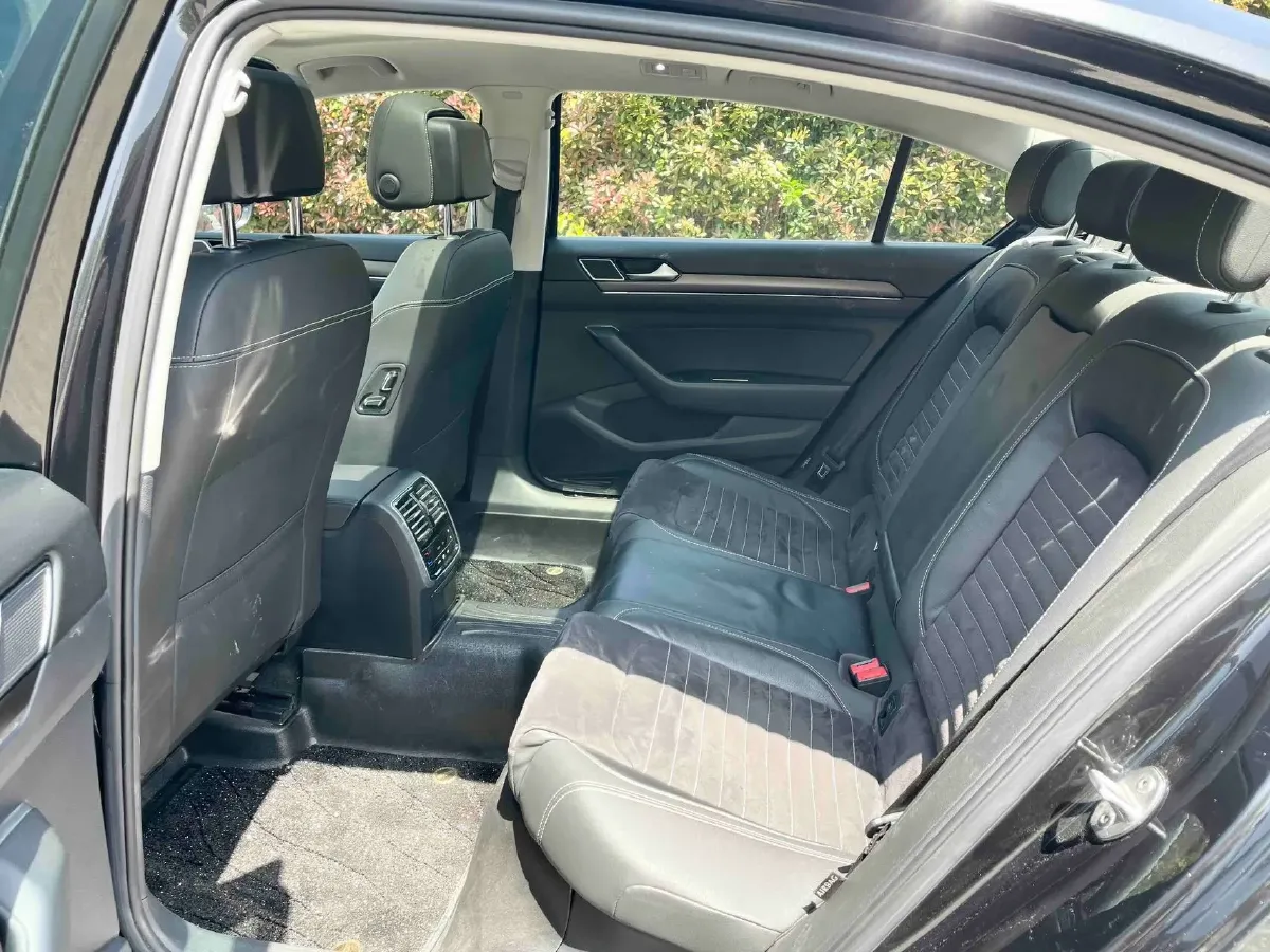 2020 Volkswagen Magotan 2.0T 186HP L4 7DCT,autocango,china used car exporter,china ev exporter,chinese used car exporter,chinese used ev exporter