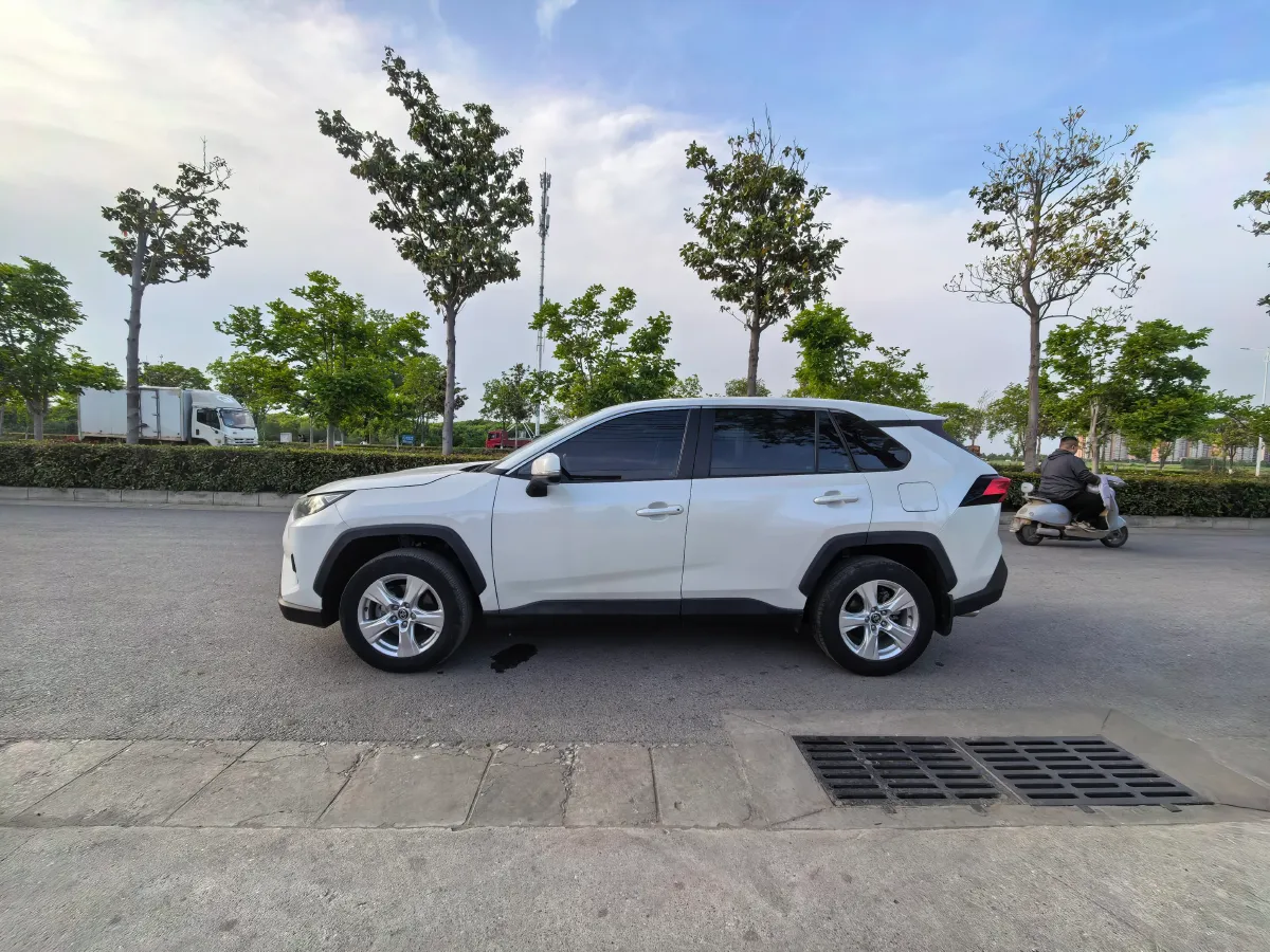 2021 Toyota C-HR 2.0L 171HP L4 CVT,autocango,china used car exporter,china ev exporter,chinese used car exporter,chinese used ev exporter