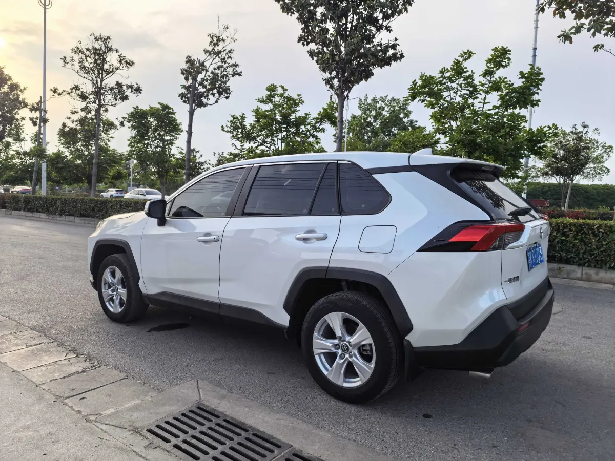 2021 Toyota C-HR 2.0L 171HP L4 CVT,autocango,china used car exporter,china ev exporter,chinese used car exporter,chinese used ev exporter