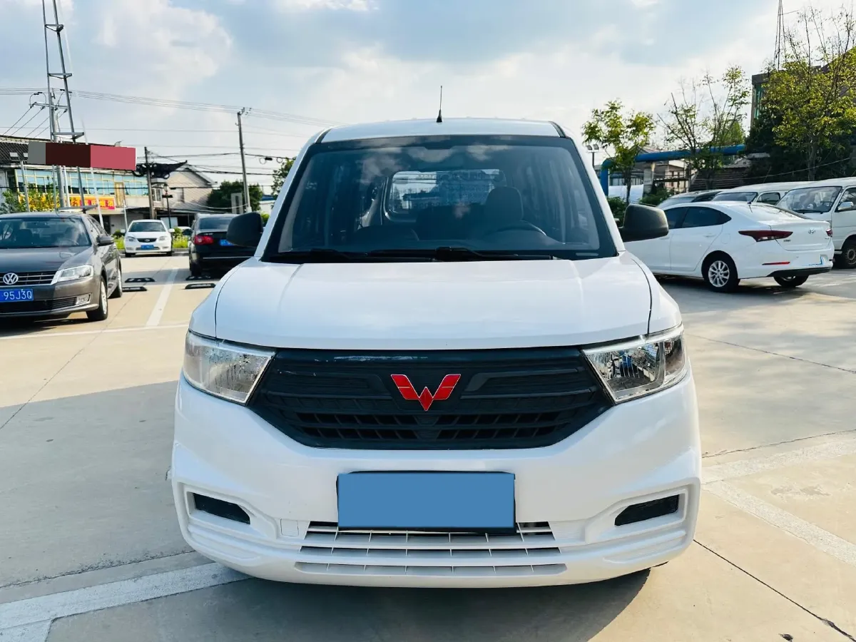 2019 WuLing HongGuang V 1.5L 99HP L4 6MT,autocango,china used car exporter,china ev exporter,chinese used car exporter,chinese used ev exporter